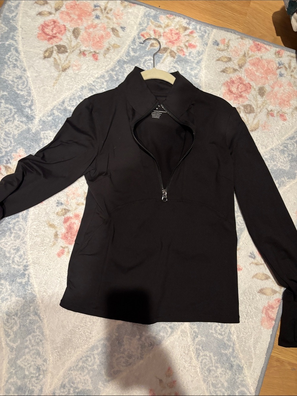 NWOT!! Varley 1/4 zip. Black. Medium.